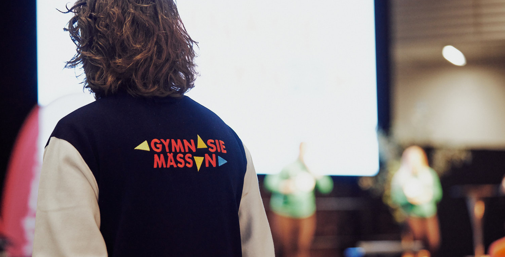 vaskforbud-1920x980 En person med Gymnasiemässans logotyp på ryggen