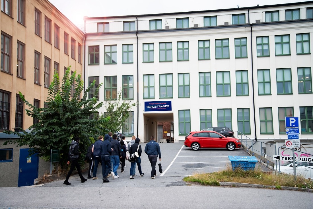 Utanför bergstrands gymnasium